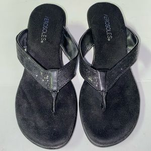 Aerosols Black Sparkly Sequined Flip Flops Size 7.5